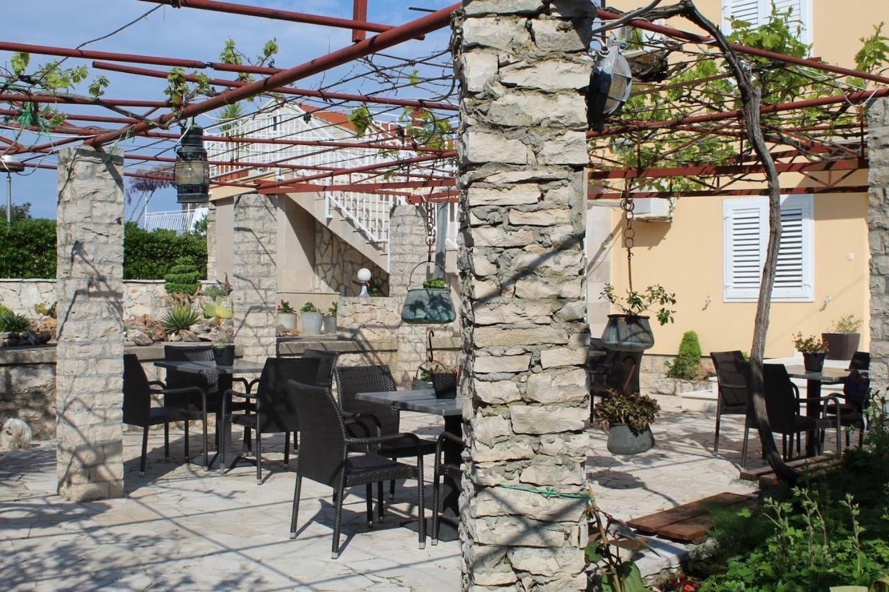Cosy Sun-Splashed Bedroom - Pansion Hajduk Korcula Town Exterior photo