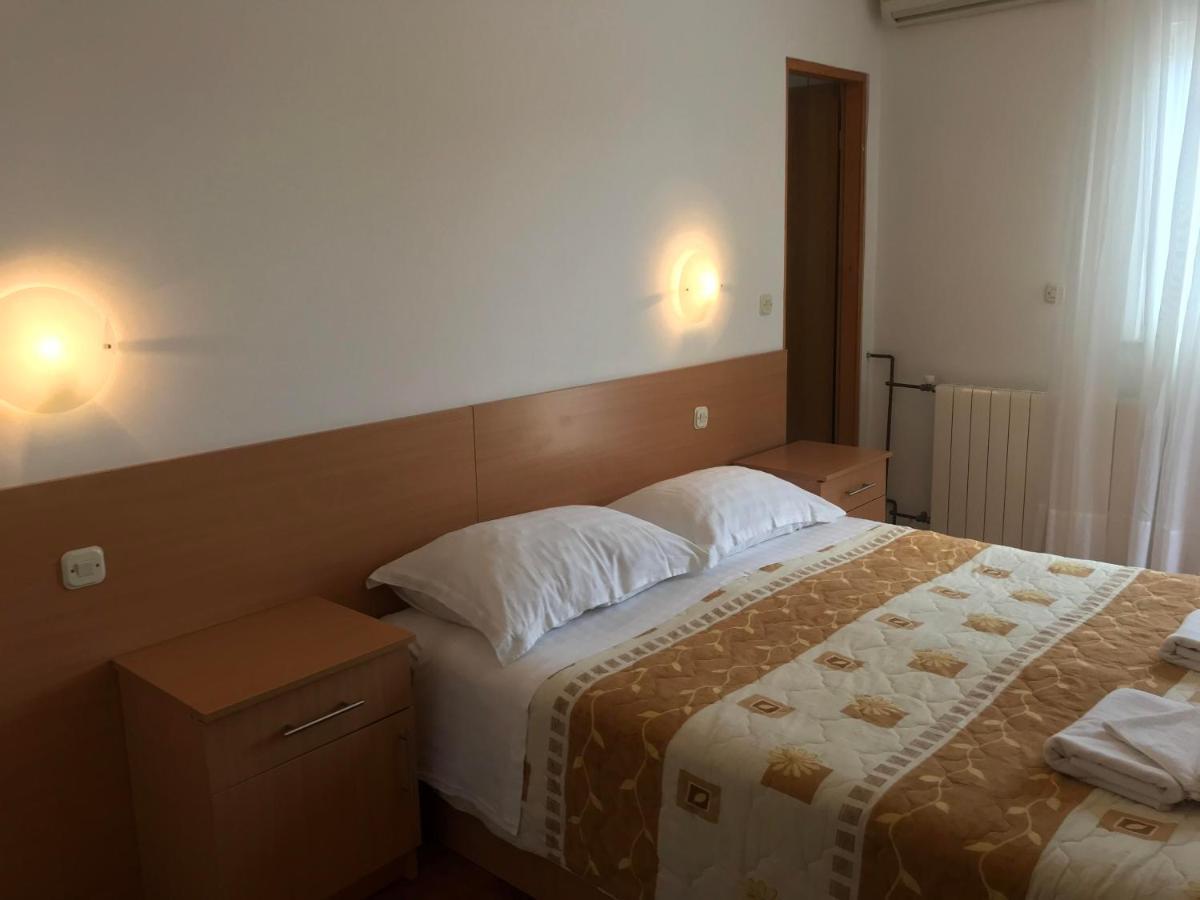 Cosy Sun-Splashed Bedroom - Pansion Hajduk Korcula Town Exterior photo