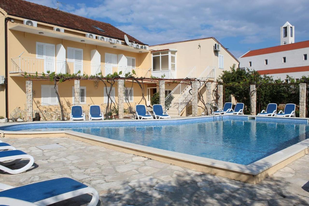 Cosy Sun-Splashed Bedroom - Pansion Hajduk Korcula Town Exterior photo